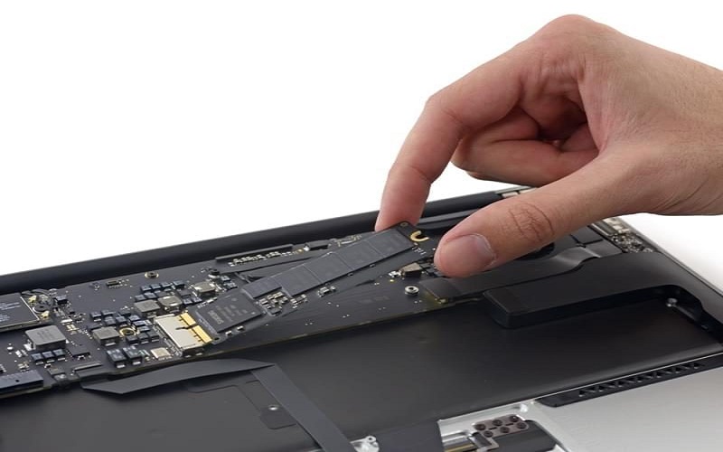 Quy trình nâng cấp laptop tại nhà quận 7 (Nguồn: Internet)