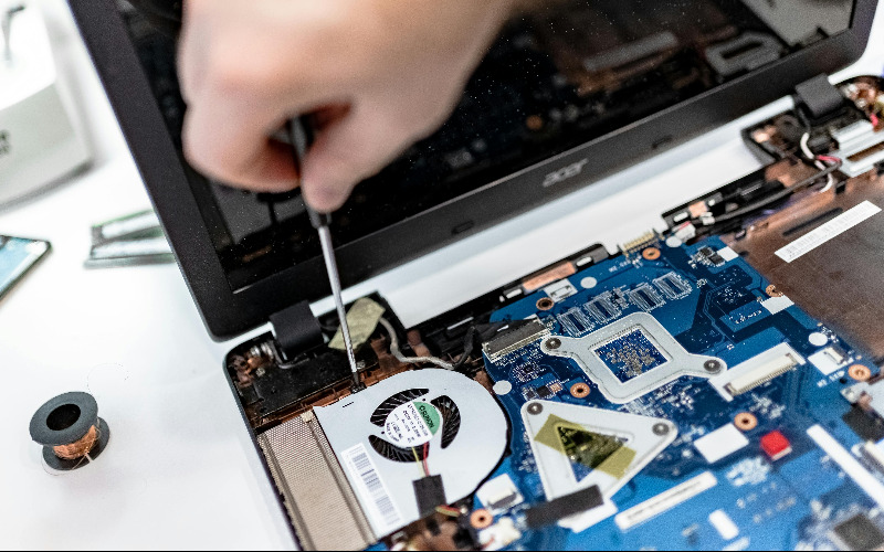 Khi nào cần sử dụng dịch vụ sửa laptop tại nhà quận Phú Nhuận? (Nguồn: Internet)