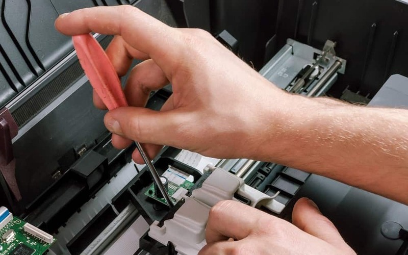 Dịch vụ sửa máy in HP tại nhà quận 10 giúp vệ sinh máy sạch sẽ (Nguồn: Internet)