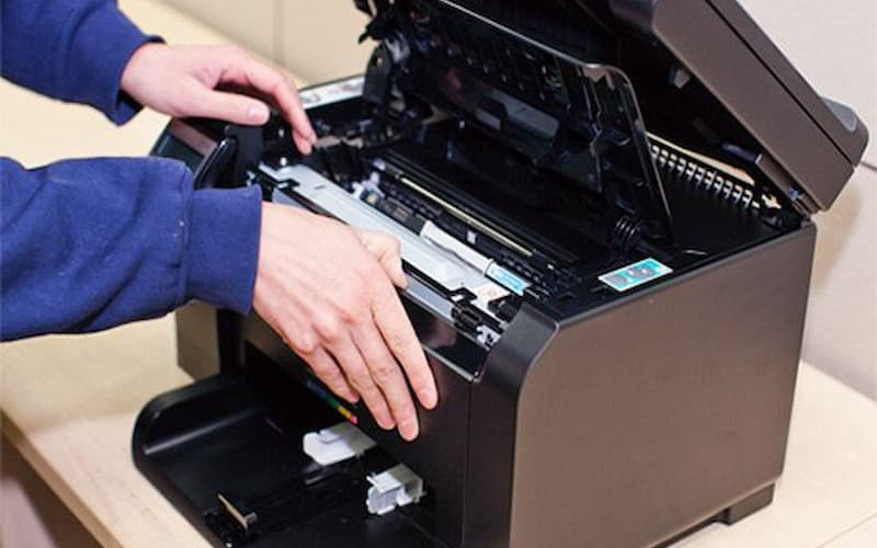 Dịch vụ sửa máy in HP tại nhà quận 5 giúp vệ sinh máy sạch sẽ (Nguồn: Internet)