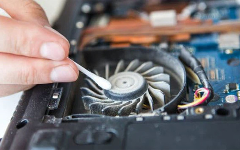 Dịch vụ vệ sinh laptop tại nhà quận 5 (Nguồn: Internet)